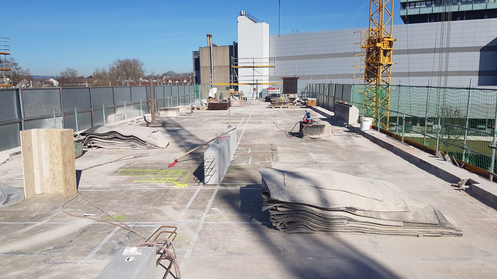 Betonarbeiten auf einer Dachbaustelle