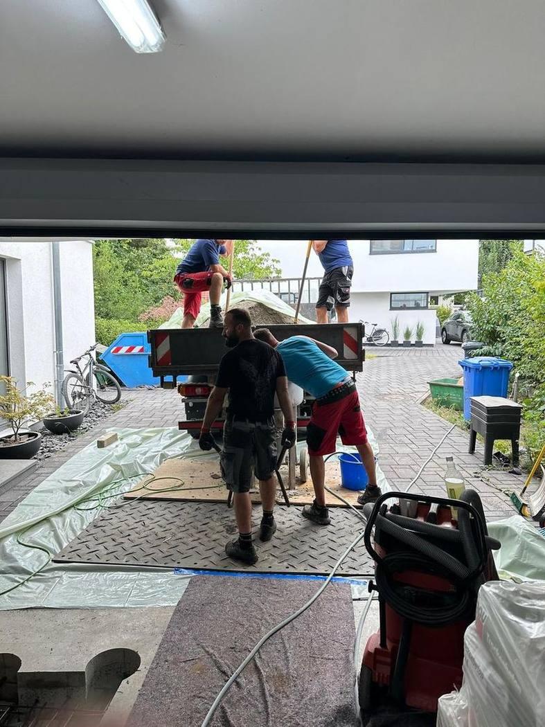 Wiederherstellung: Betonieren des Garagenbodens