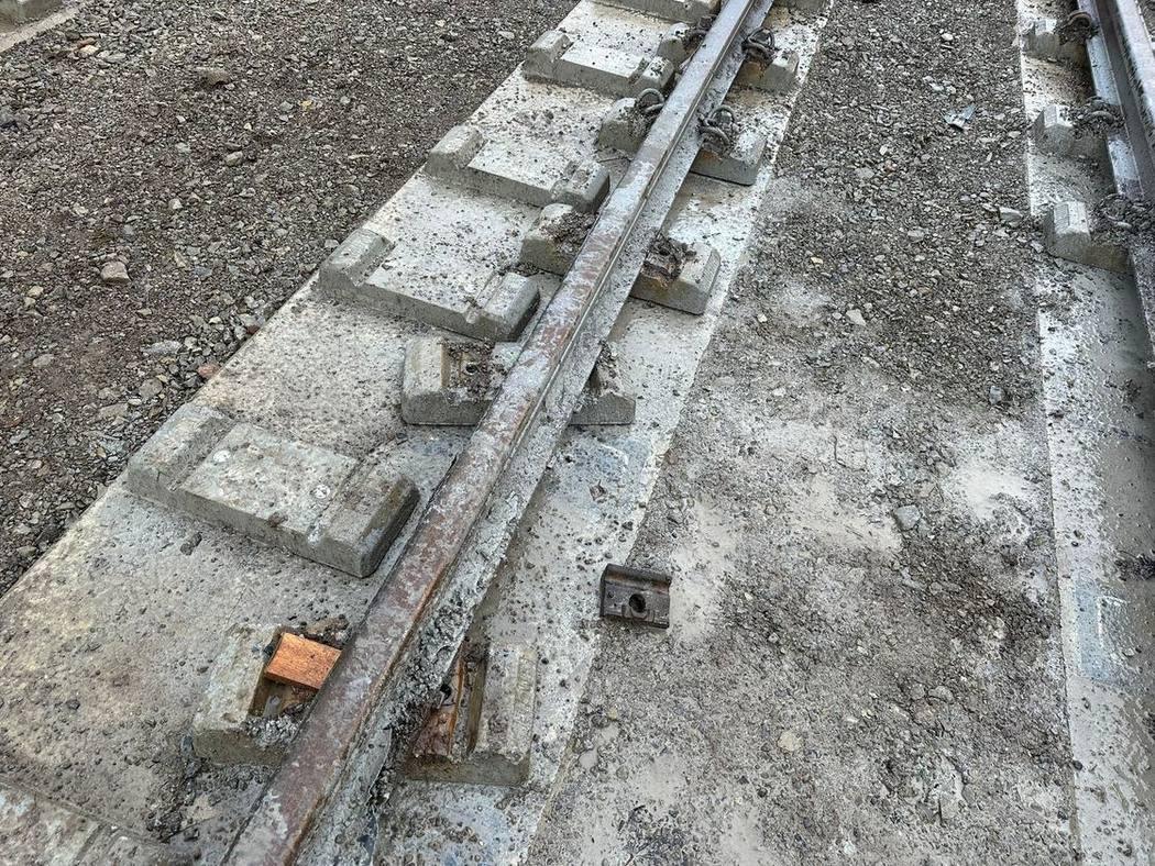 Ausgangslage: die Schienen im Betonlängsbalken der Strecke