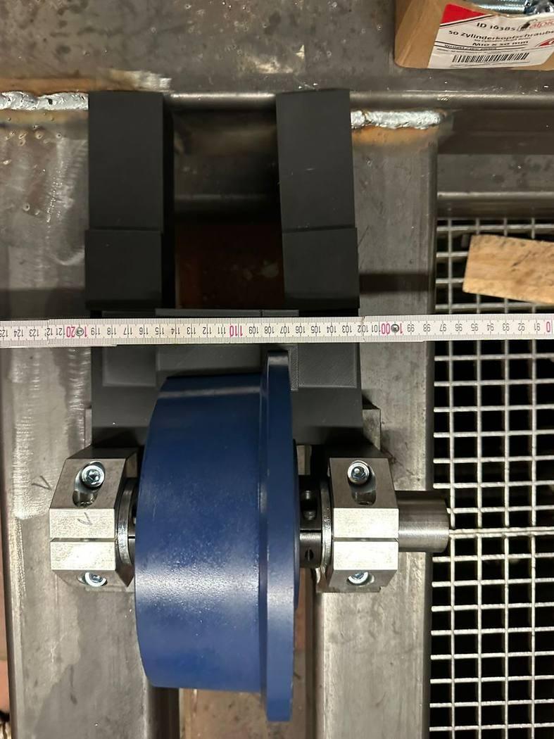 Präzision im Detail: Führungsrolle mit millimetergenauem Aufmaß