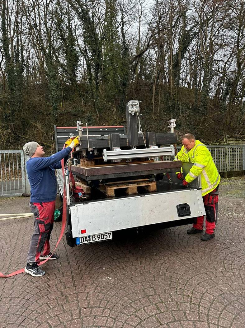 Verladung der Sägetechnik auf unser Fahrzeug